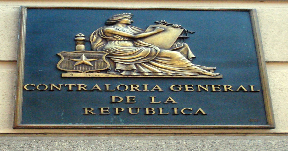 Fachada de la Contraloría General de la República de Chile, representando el conflicto institucional sobre confianza legítima